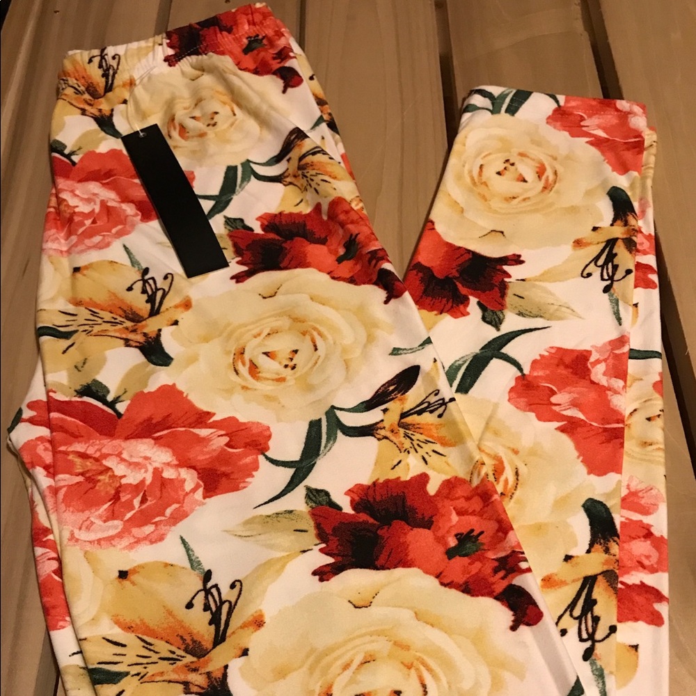 Leggings Coral Floral One Size Buttery Soft NWT
